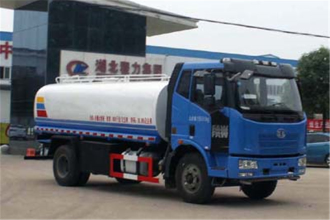FAW TRUCKS Debuts J7 and Tiger 6G