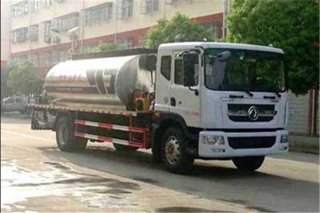 FAW TRUCKS Debuts J7 and Tiger 6G