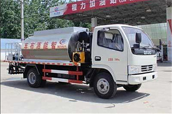 FAW TRUCKS Debuts J7 and Tiger 6G