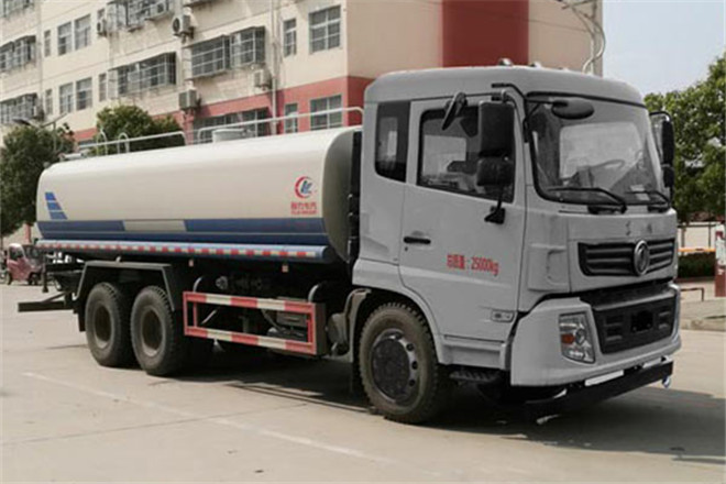 FAW TRUCKS Debuts J7 and Tiger 6G