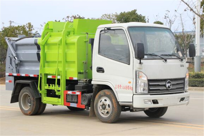 FAW TRUCKS Debuts J7 and Tiger 6G