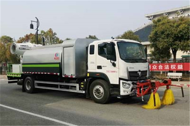 FAW TRUCKS Debuts J7 and Tiger 6G
