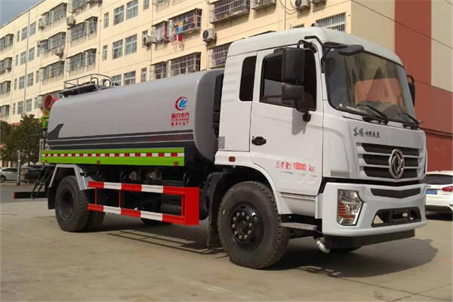 FAW TRUCKS Debuts J7 and Tiger 6G
