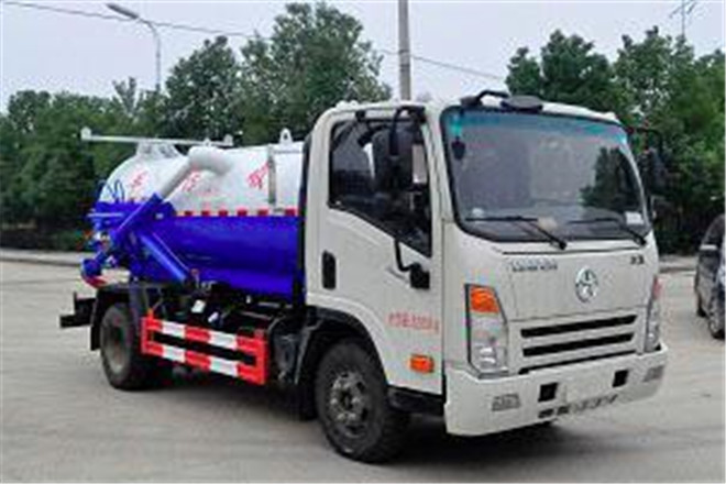 FAW TRUCKS Debuts J7 and Tiger 6G