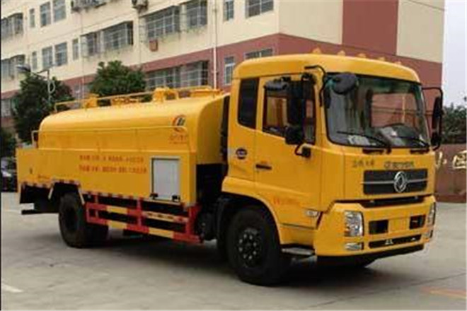FAW TRUCKS Debuts J7 and Tiger 6G