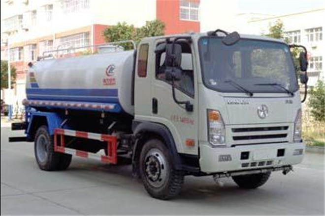 FAW TRUCKS Debuts J7 and Tiger 6G