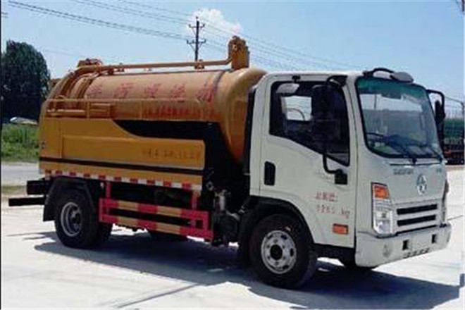 FAW TRUCKS Debuts J7 and Tiger 6G