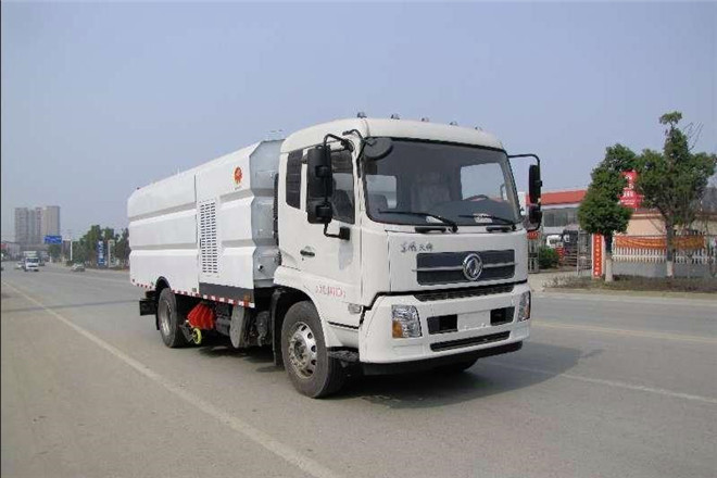 FAW TRUCKS Debuts J7 and Tiger 6G