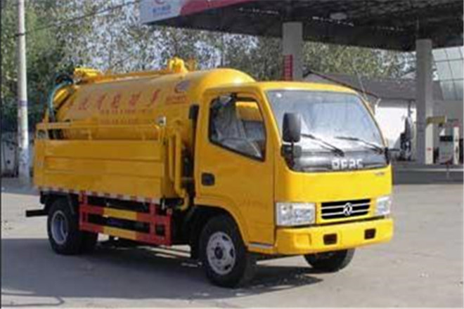 FAW TRUCKS Debuts J7 and Tiger 6G