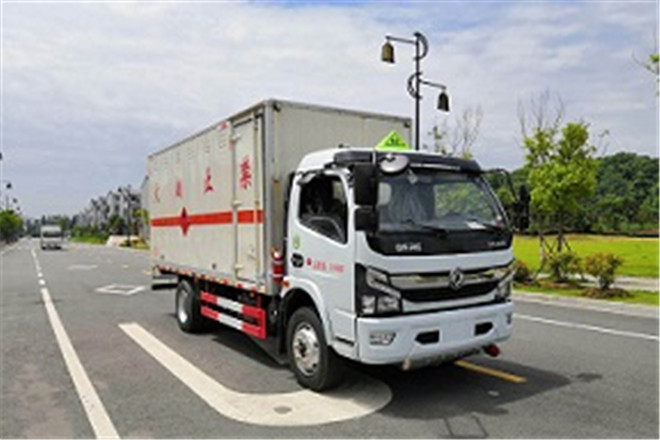 FAW TRUCKS Debuts J7 and Tiger 6G
