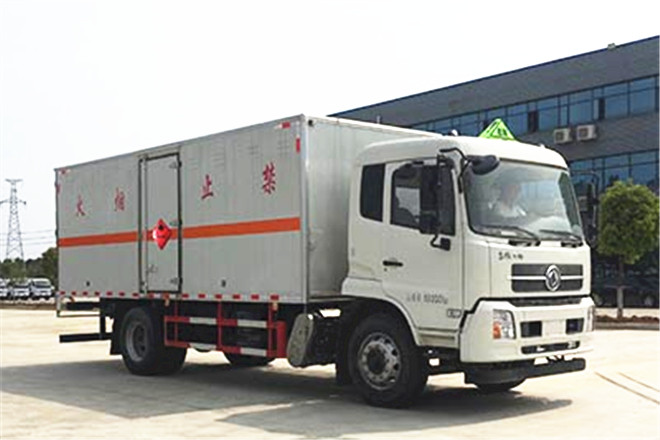 FAW TRUCKS Debuts J7 and Tiger 6G