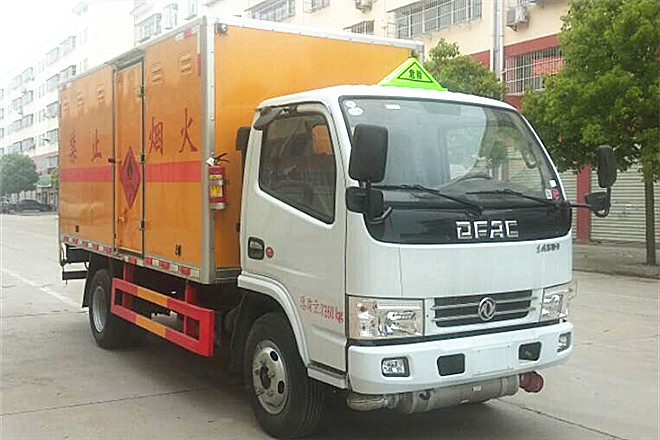 FAW TRUCKS Debuts J7 and Tiger 6G