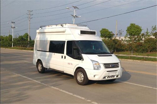 FAW TRUCKS Debuts J7 and Tiger 6G