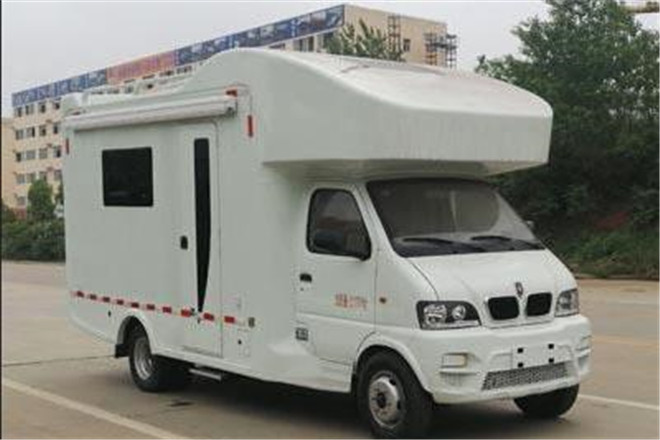 FAW TRUCKS Debuts J7 and Tiger 6G