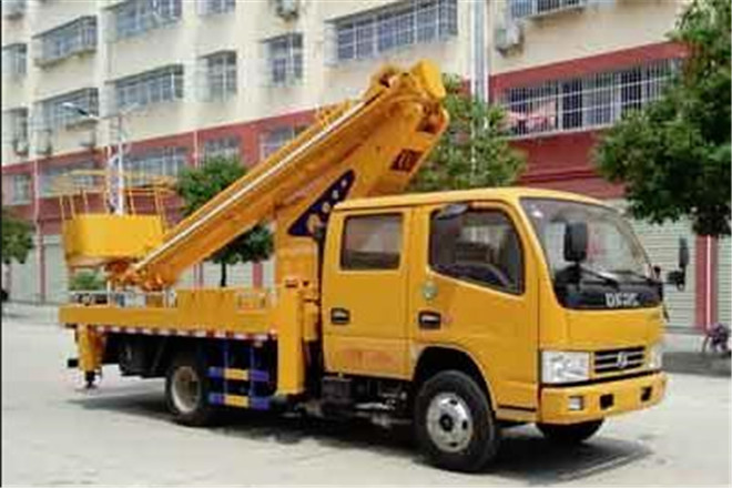 FAW TRUCKS Debuts J7 and Tiger 6G