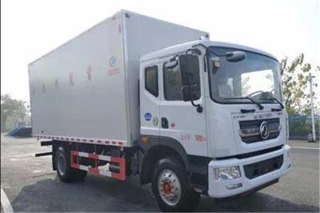 FAW TRUCKS Debuts J7 and Tiger 6G