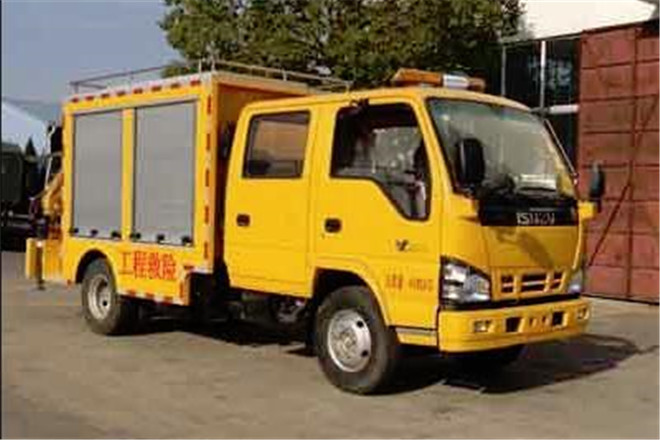 FAW TRUCKS Debuts J7 and Tiger 6G