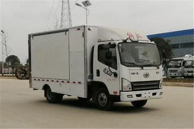 FAW TRUCKS Debuts J7 and Tiger 6G