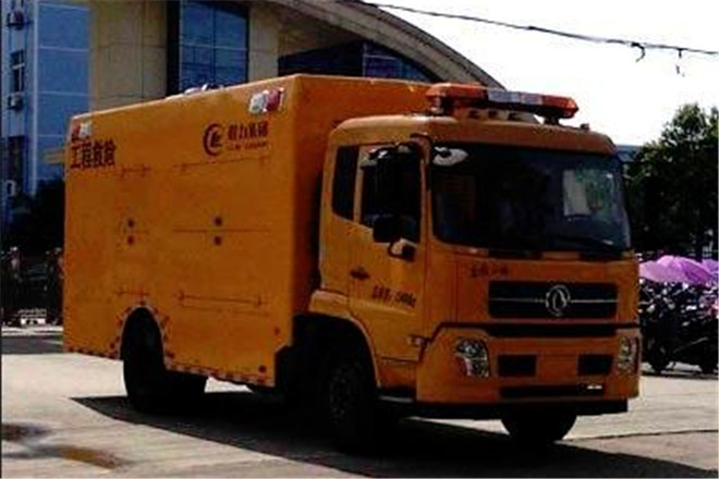 FAW TRUCKS Debuts J7 and Tiger 6G
