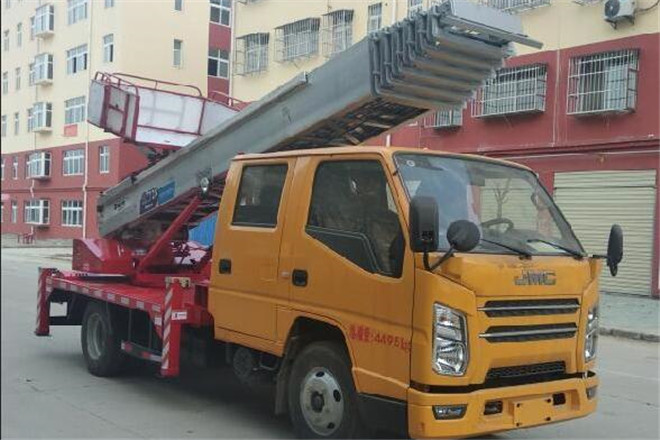 FAW TRUCKS Debuts J7 and Tiger 6G