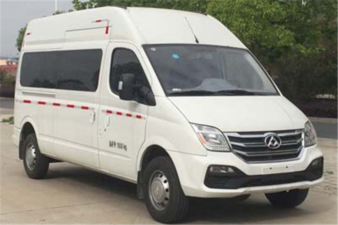 FAW TRUCKS Debuts J7 and Tiger 6G