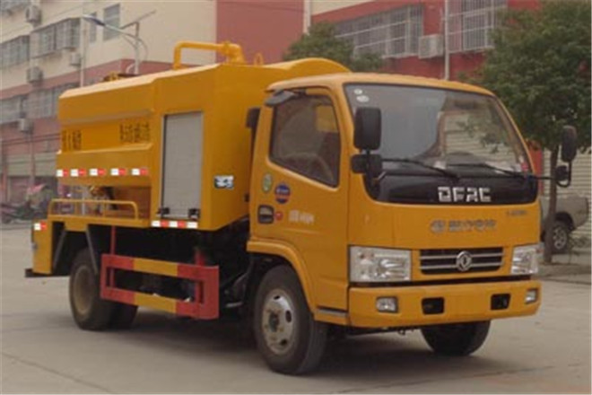FAW TRUCKS Debuts J7 and Tiger 6G