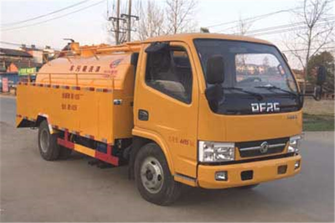 FAW TRUCKS Debuts J7 and Tiger 6G