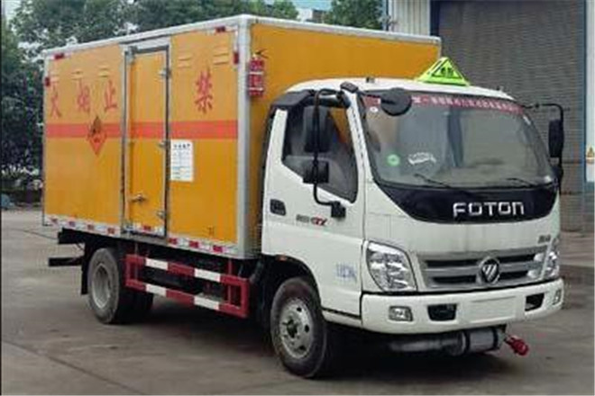 FAW TRUCKS Debuts J7 and Tiger 6G