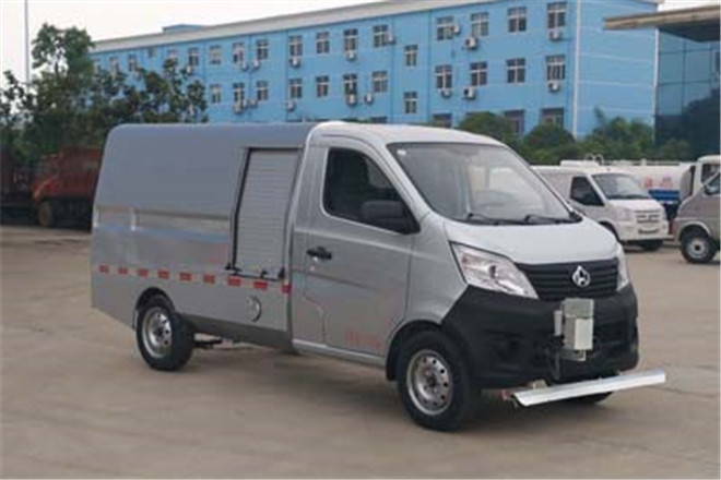FAW TRUCKS Debuts J7 and Tiger 6G