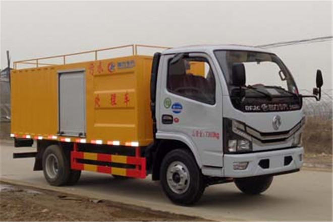 FAW TRUCKS Debuts J7 and Tiger 6G