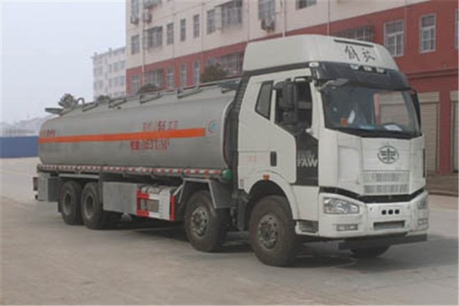 FAW TRUCKS Debuts J7 and Tiger 6G