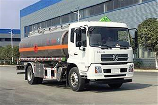 FAW TRUCKS Debuts J7 and Tiger 6G
