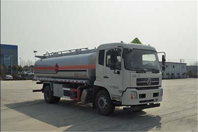 FAW TRUCKS Debuts J7 and Tiger 6G