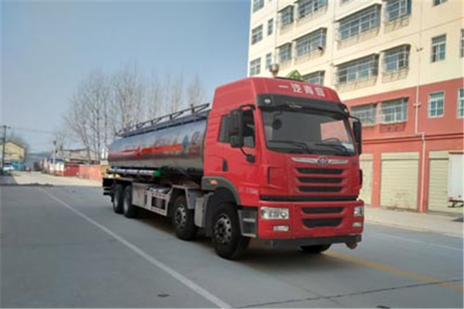 FAW TRUCKS Debuts J7 and Tiger 6G