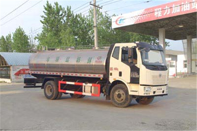 FAW TRUCKS Debuts J7 and Tiger 6G