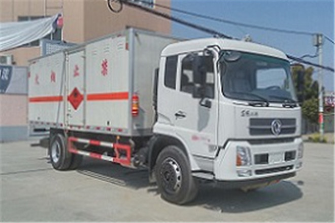 FAW TRUCKS Debuts J7 and Tiger 6G