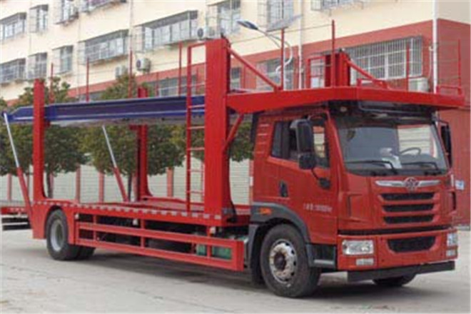 FAW TRUCKS Debuts J7 and Tiger 6G