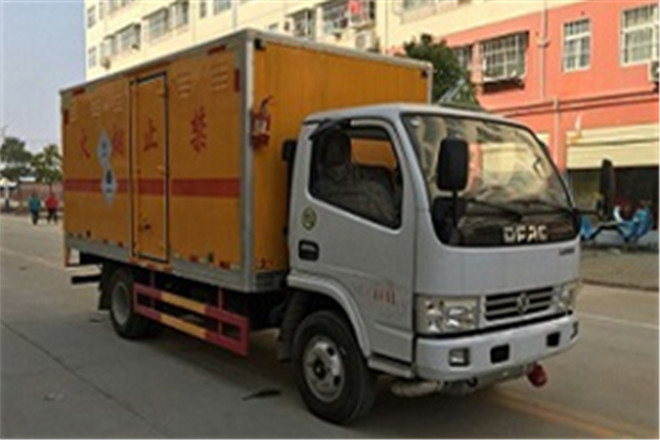 FAW TRUCKS Debuts J7 and Tiger 6G