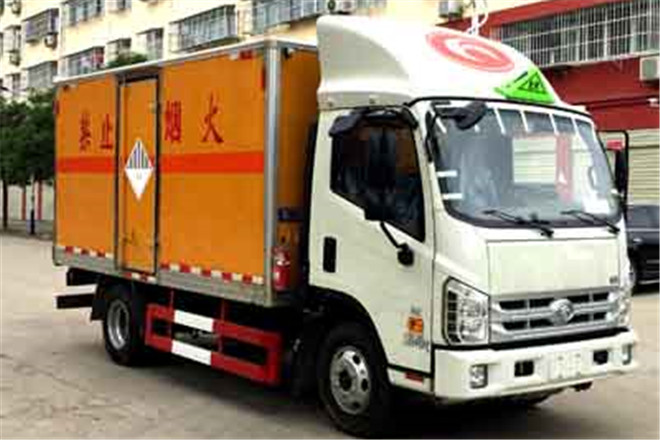 FAW TRUCKS Debuts J7 and Tiger 6G