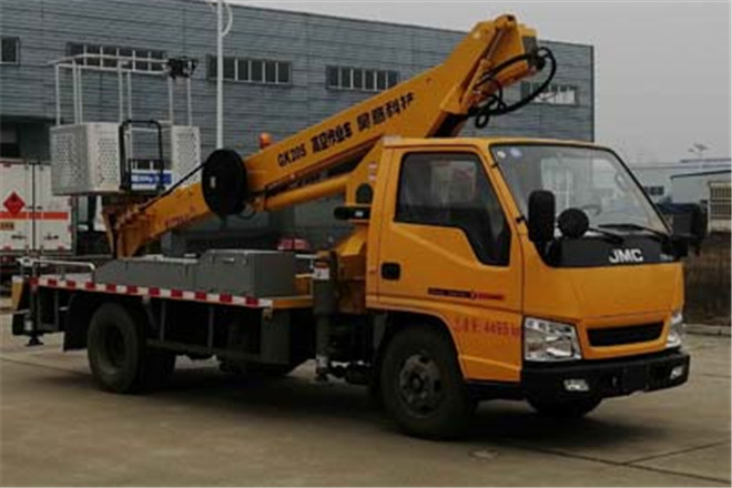 FAW TRUCKS Debuts J7 and Tiger 6G