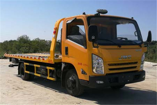 FAW TRUCKS Debuts J7 and Tiger 6G