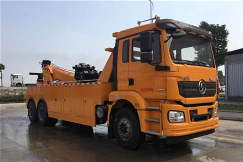 FAW TRUCKS Debuts J7 and Tiger 6G
