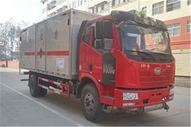 FAW TRUCKS Debuts J7 and Tiger 6G