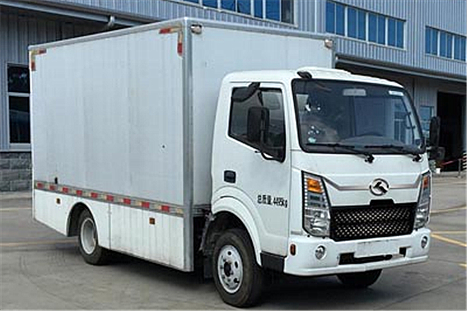 FAW TRUCKS Debuts J7 and Tiger 6G