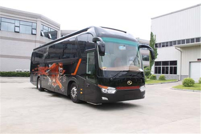 FAW TRUCKS Debuts J7 and Tiger 6G