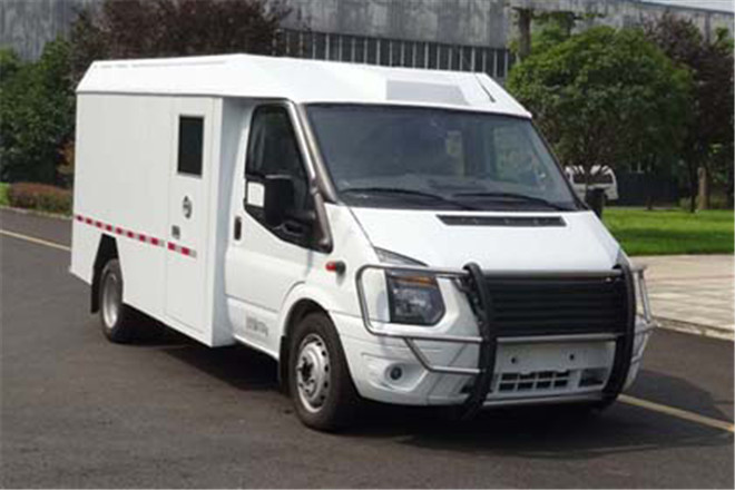 FAW TRUCKS Debuts J7 and Tiger 6G