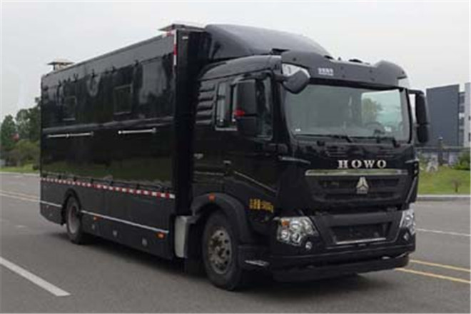 FAW TRUCKS Debuts J7 and Tiger 6G