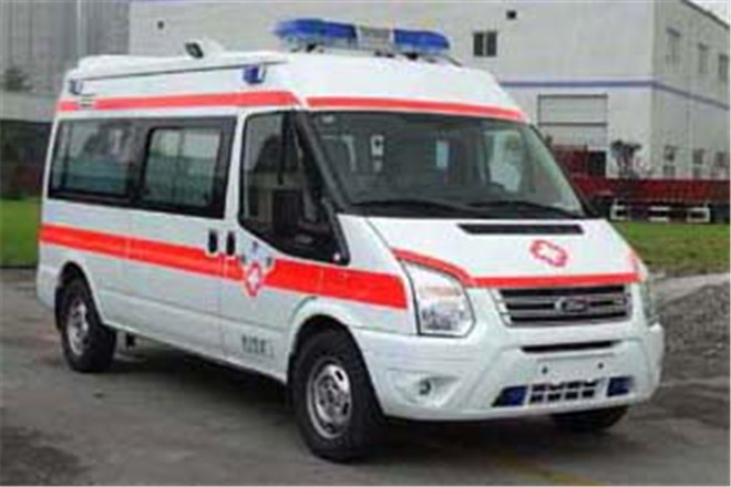 FAW TRUCKS Debuts J7 and Tiger 6G