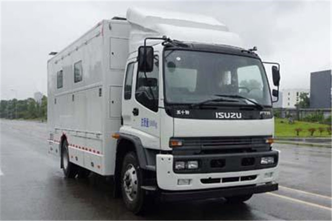 FAW TRUCKS Debuts J7 and Tiger 6G