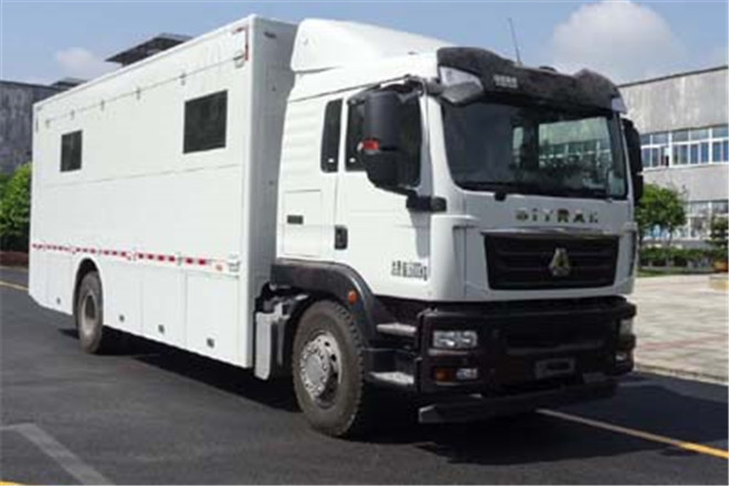 FAW TRUCKS Debuts J7 and Tiger 6G